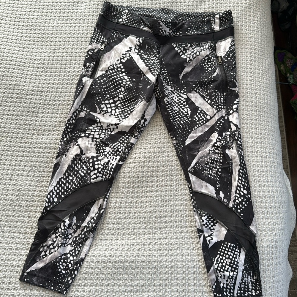 EUC lululemon crop leggings size 12